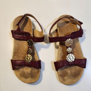 Vionic Farra Sandals  lizard-embossed burgundy leather with gold medallion 7.5